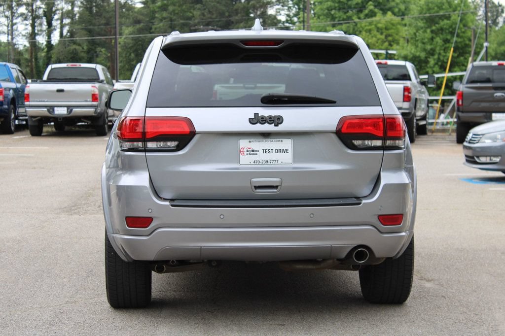 Used 2017 Jeep Grand Cherokee Altitude RWD image 7