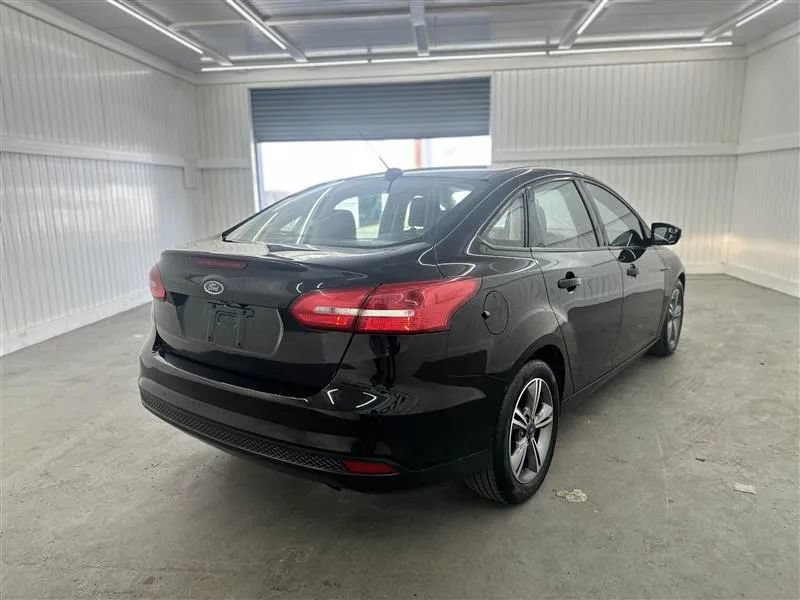 Used 2017 Ford Focus SE FWD image 9