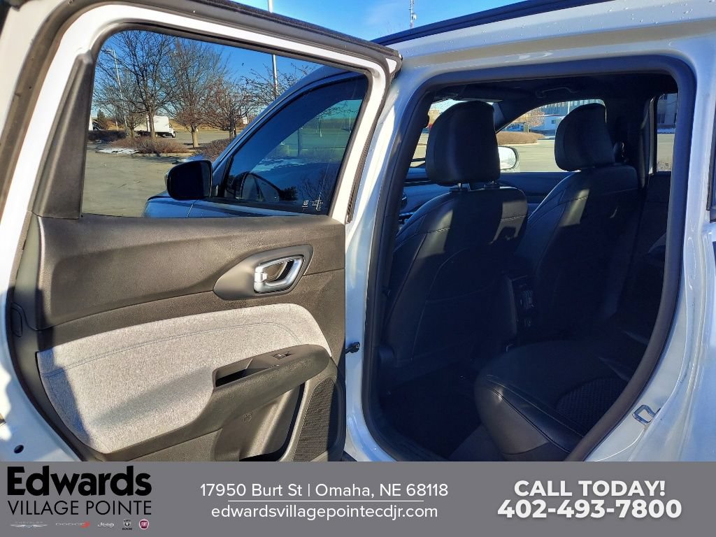 New 2023 Jeep Compass Latitude w/ Mopar Graphics Package AWD/4WD image 23