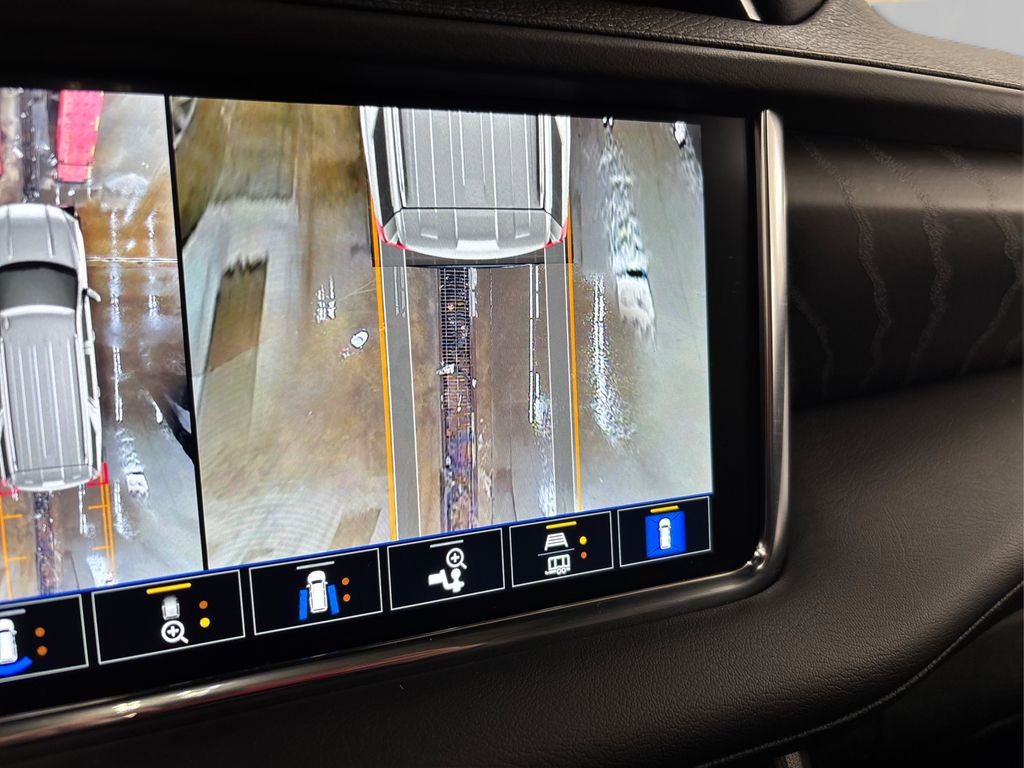 Used 2024 GMC Yukon XL Denali image 48