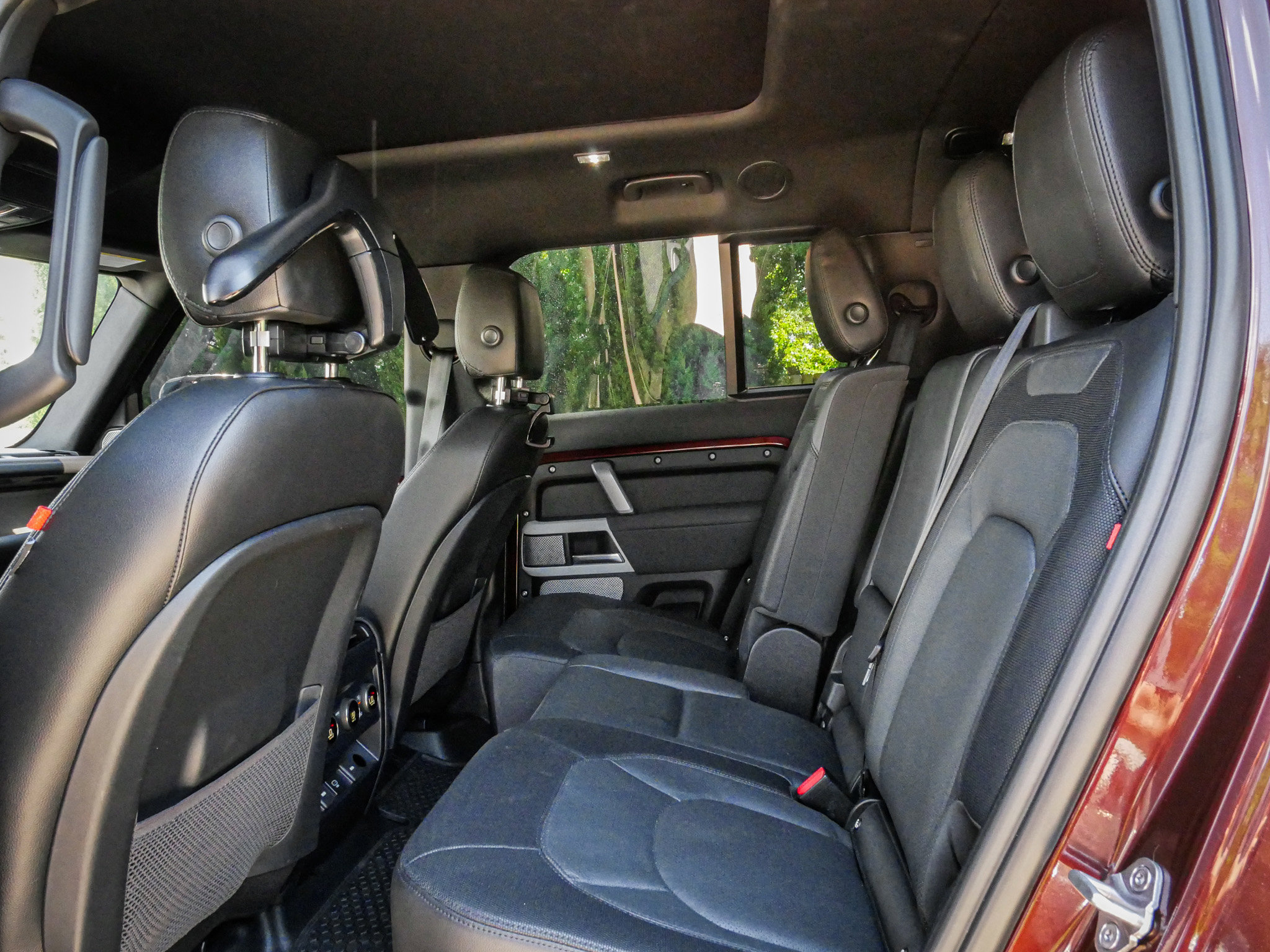 Used 2023 Land Rover Defender 130 X-Dynamic SE AWD/4WD image 8