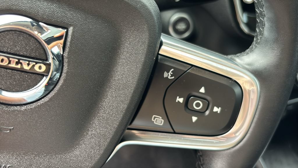 Certified 2025 Volvo XC40 B5 Plus w/ Climate Package AWD/4WD image 18