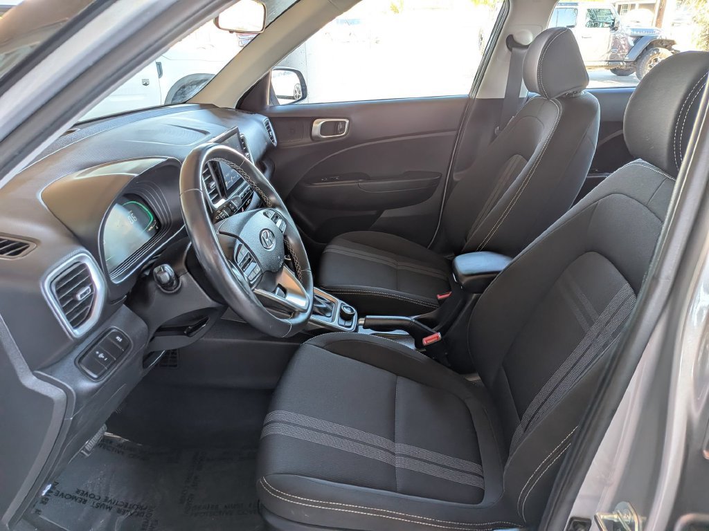 Used 2025 Hyundai Venue SEL FWD image 12