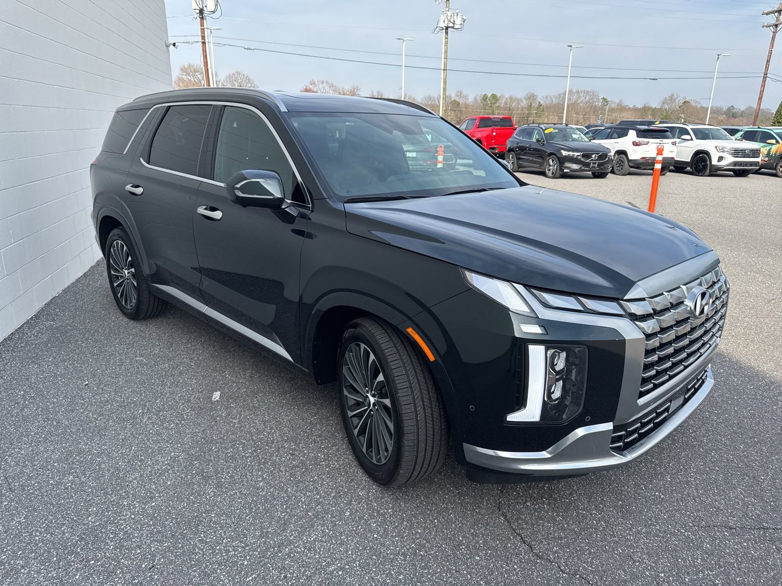 Used 2025 Hyundai Palisade Calligraphy image 3