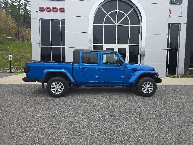 Used 2023 Jeep Gladiator Sport AWD/4WD image 7