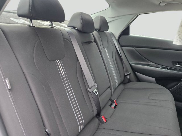 Used 2025 Hyundai Elantra SEL FWD image 13
