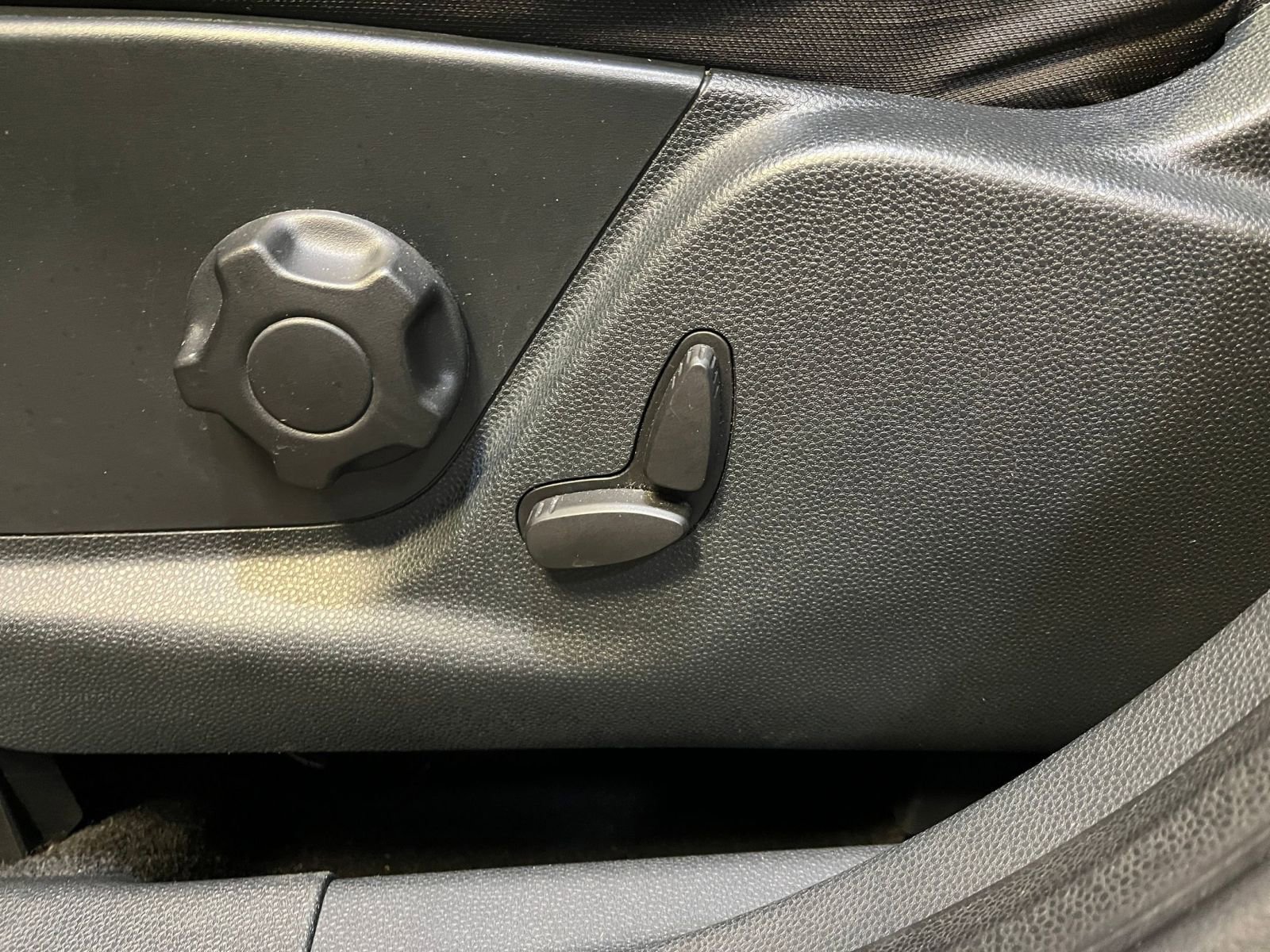 Used 2020 Ford EcoSport SE w/ SE Convenience Package image 23