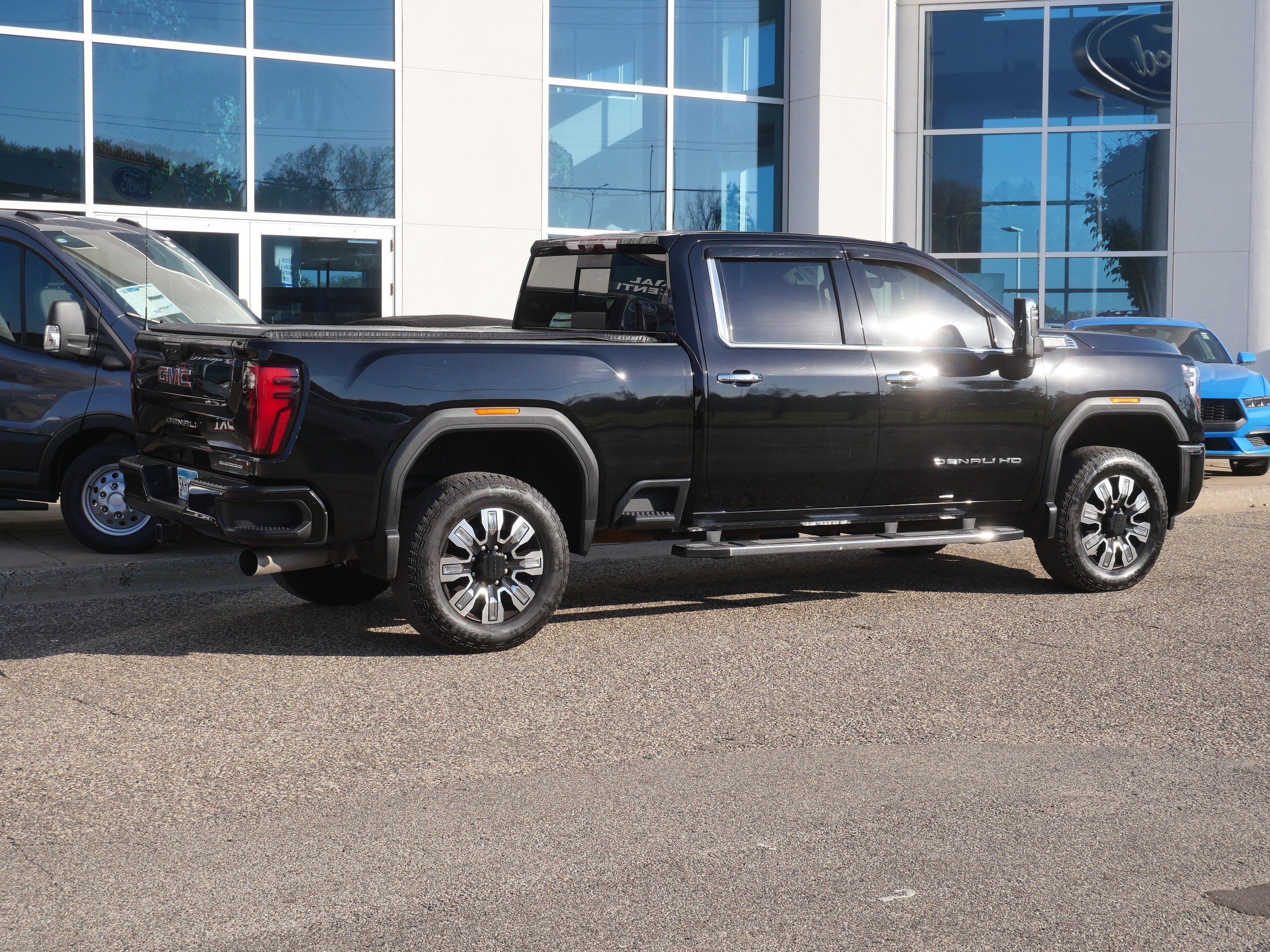 Used 2024 GMC Sierra 3500 Denali w/ Denali Reserve Package AWD/4WD image 3