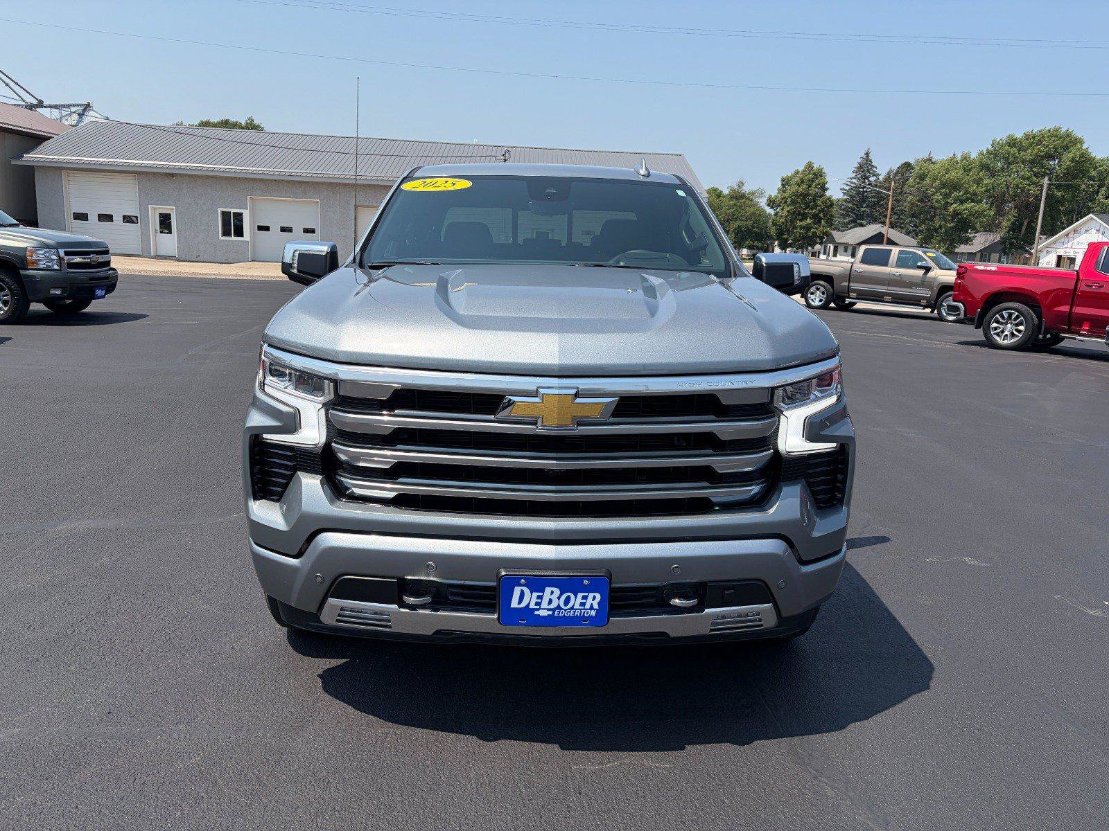 Used 2025 Chevrolet Silverado 1500 High Country w/ Technology Package AWD/4WD image 8