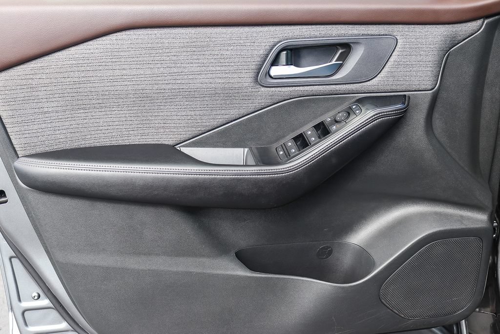 Used 2023 Nissan Rogue SV FWD image 20