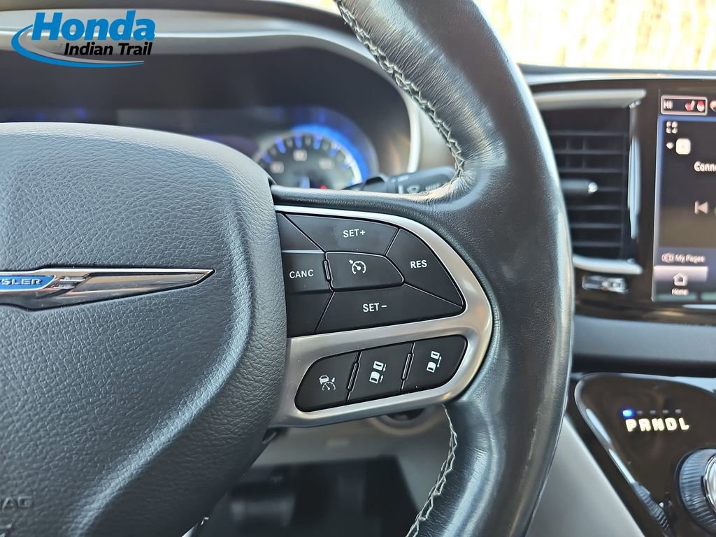 Used 2021 Chrysler Pacifica Touring-L image 20