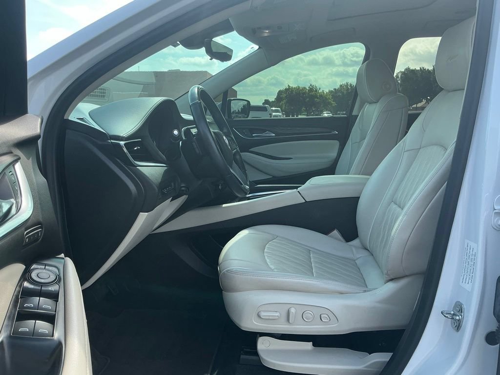 Used 2023 Buick Enclave Avenir w/ Avenir Technology Package AWD/4WD image 16