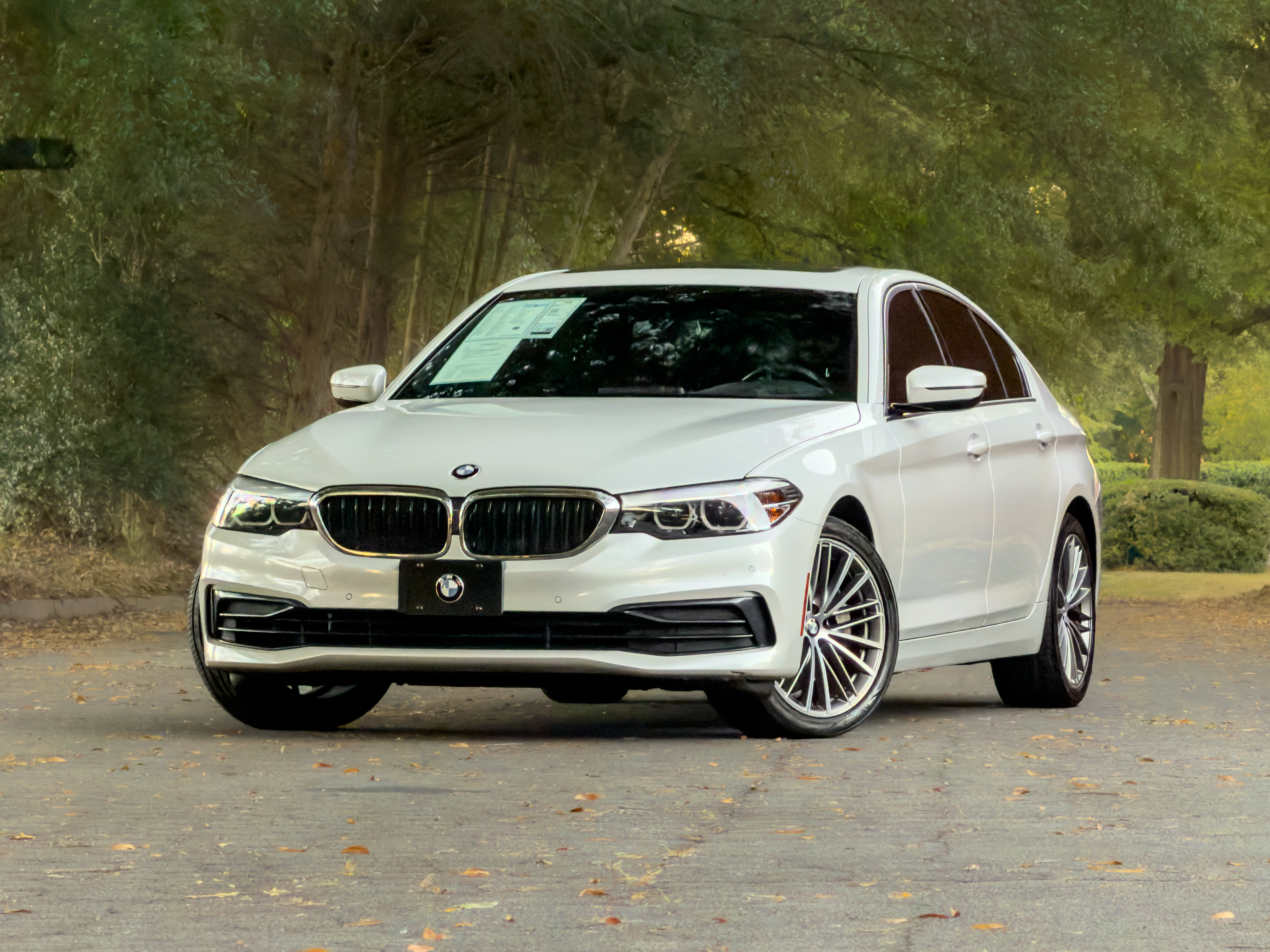 Used 2020 BMW 530i xDrive w/ Premium Package AWD/4WD image 2