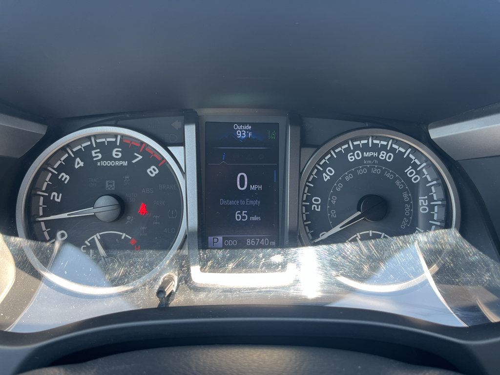 Used 2022 Toyota Tacoma SR5 AWD/4WD image 12