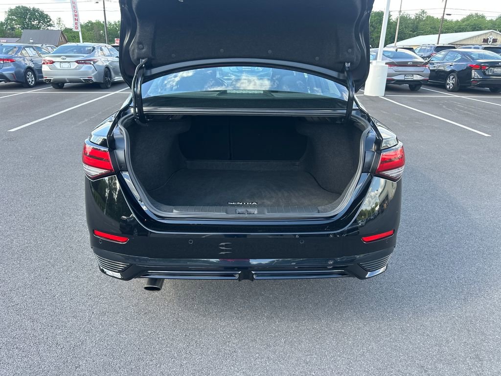 Used 2025 Nissan Sentra SR FWD image 11