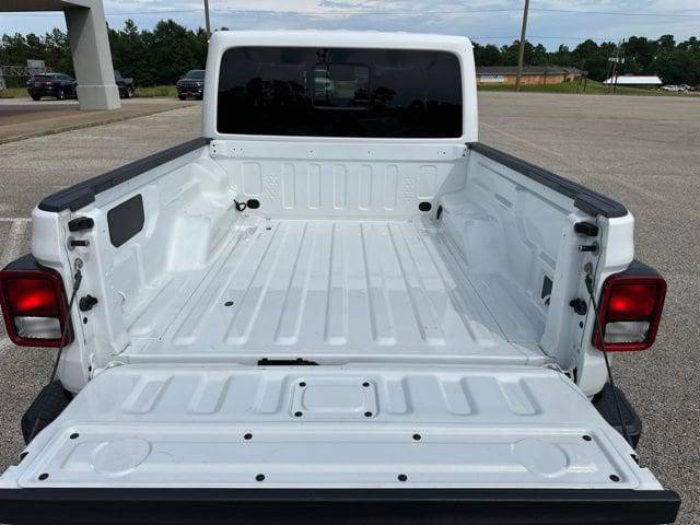 Certified 2025 Jeep Gladiator Overland AWD/4WD image 36