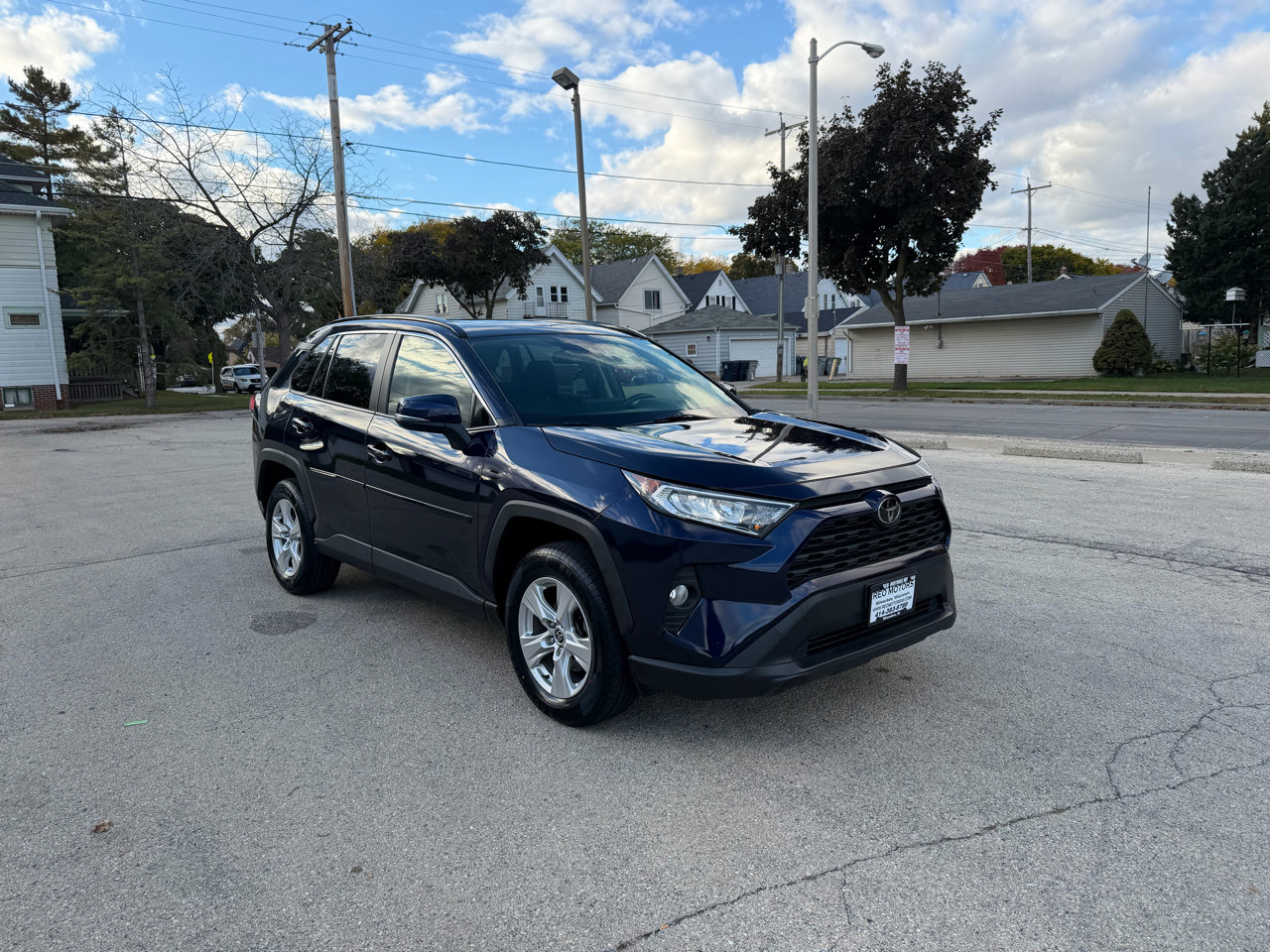 Used 2021 Toyota RAV4 XLE image 1