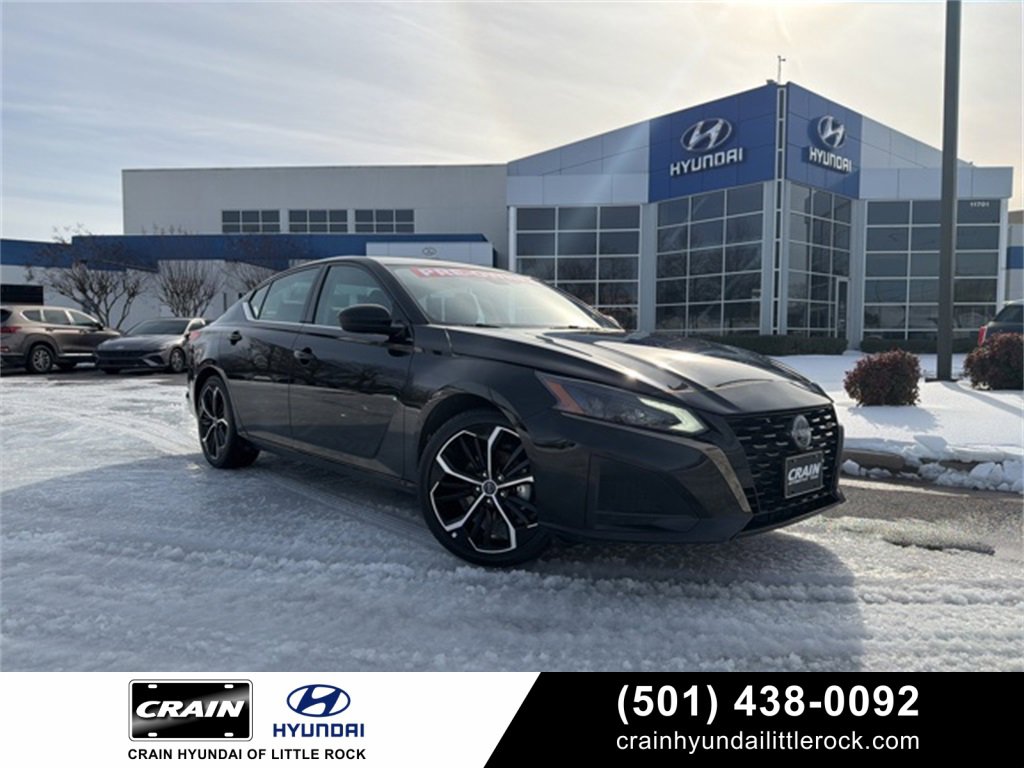 Used 2024 Nissan Altima 2.5 SR image 1