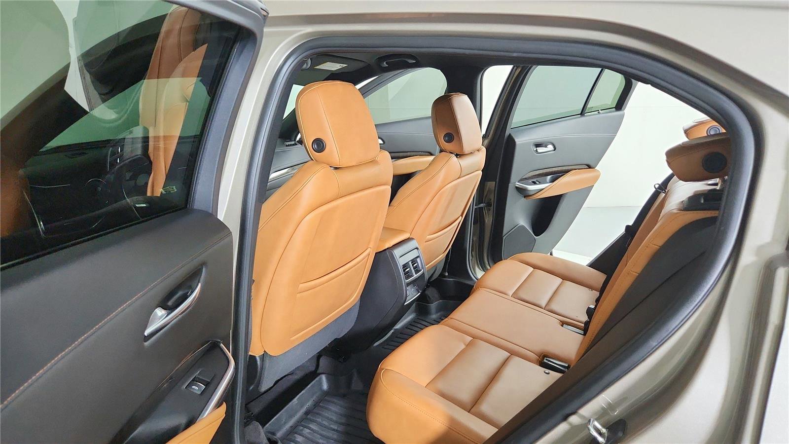 Used 2022 Cadillac XT4 Premium Luxury w/ Enhanced Visibility Package AWD/4WD image 17