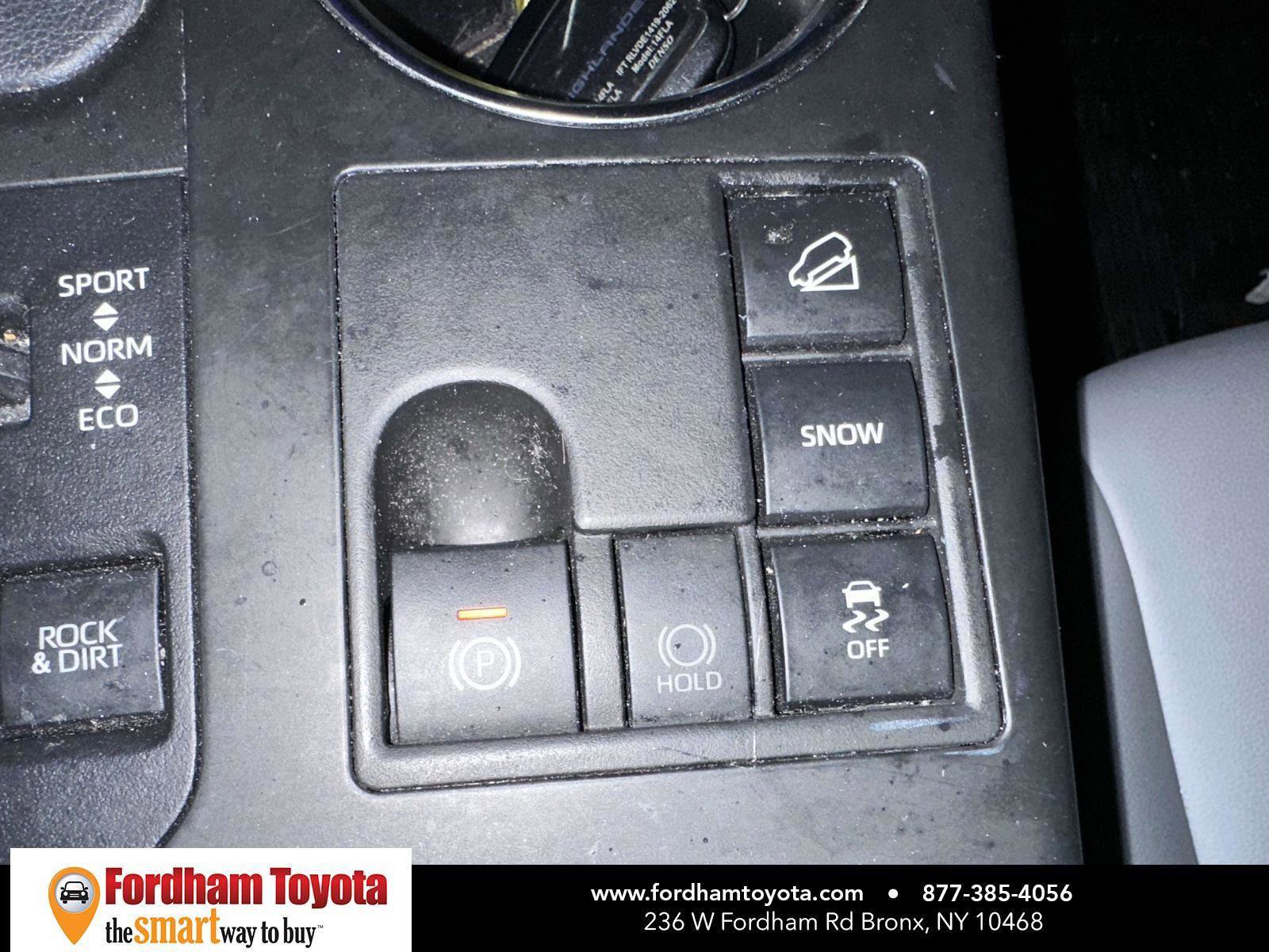 Used 2023 Toyota Highlander XLE image 27