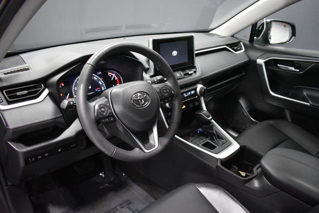 Used 2023 Toyota RAV4 XLE Premium image 4