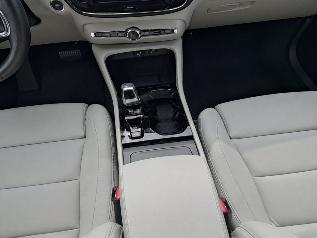 New 2026 Volvo XC40 B5 Ultra w/ Protection Package Premier AWD/4WD image 14