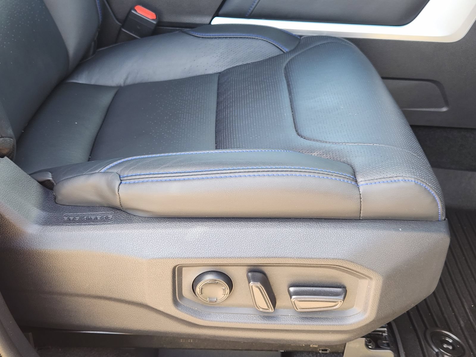 Used 2022 Toyota Tundra Platinum RWD image 28