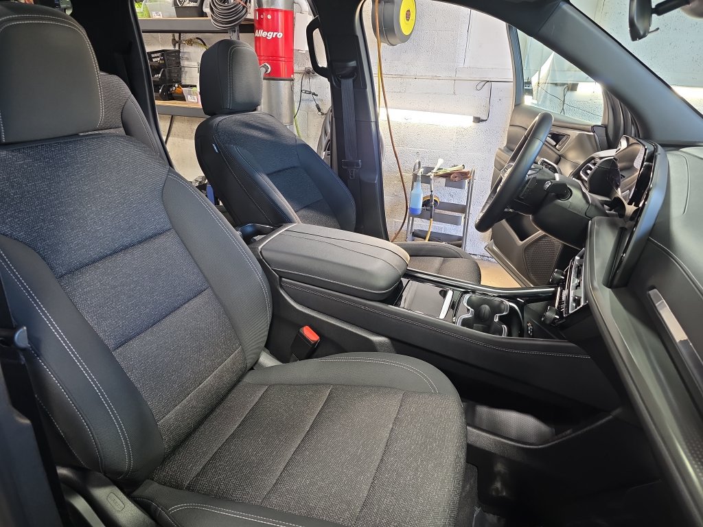 Used 2024 Chevrolet Traverse LT w/ LPO, Floor Liner Package AWD/4WD image 12