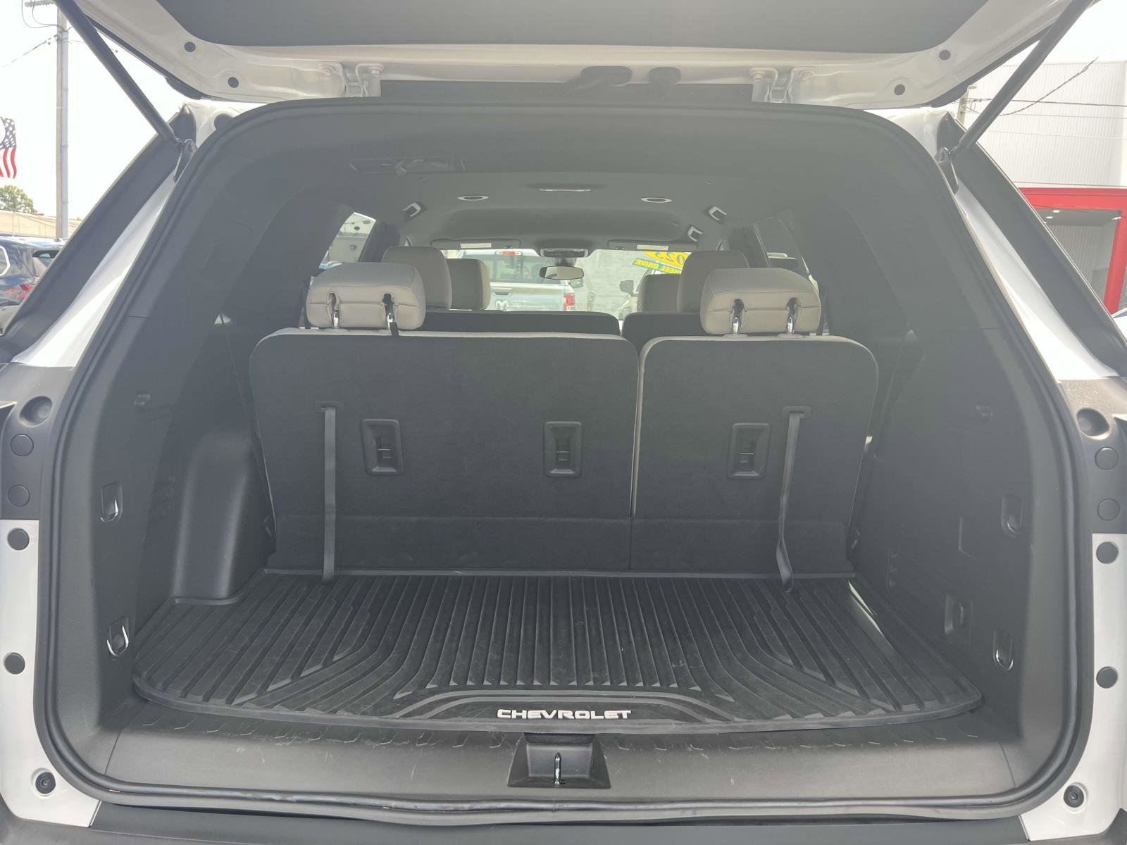 Used 2023 Chevrolet Traverse LS image 9