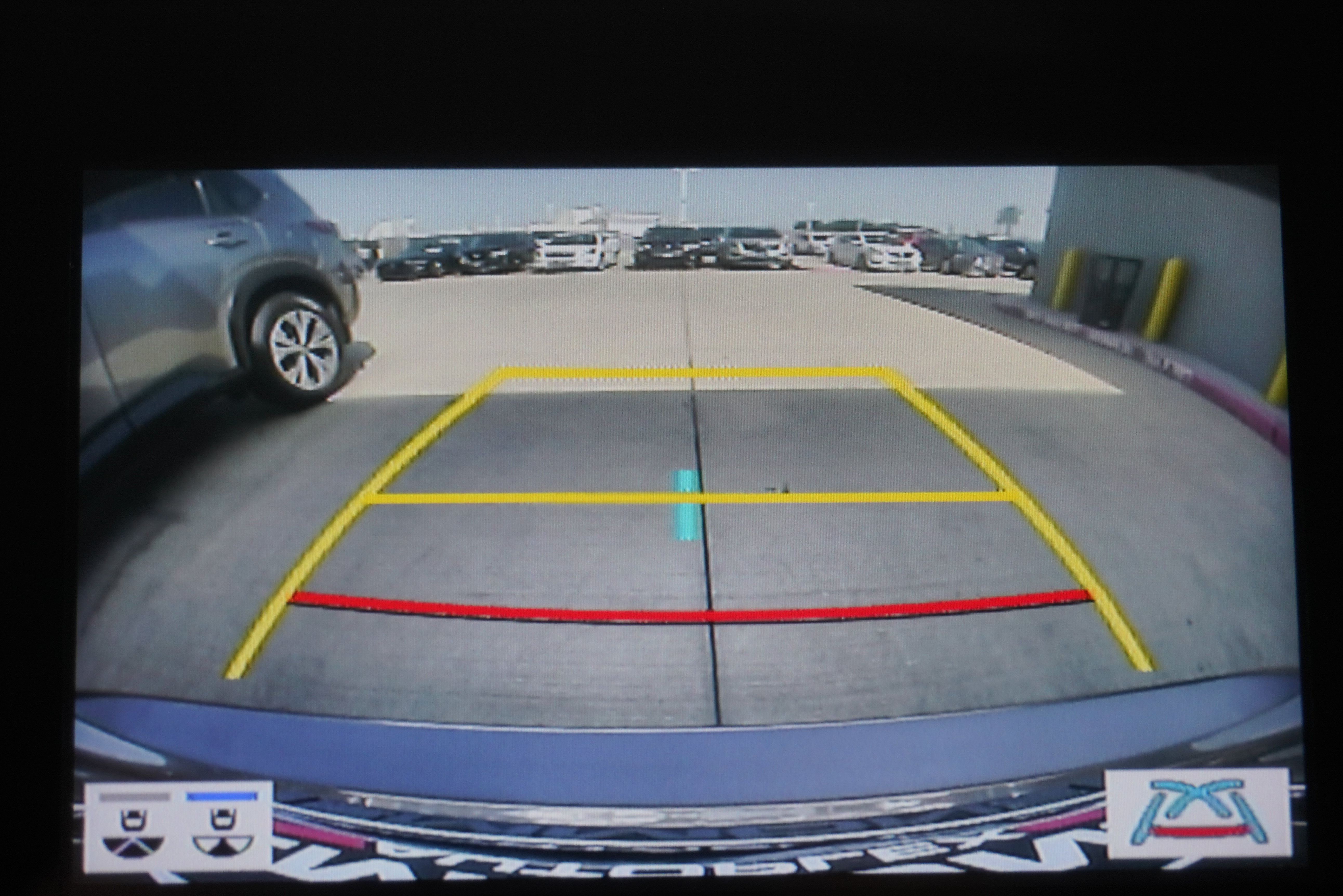 Used 2023 Toyota Camry SE w/ Convenience Package FWD image 18