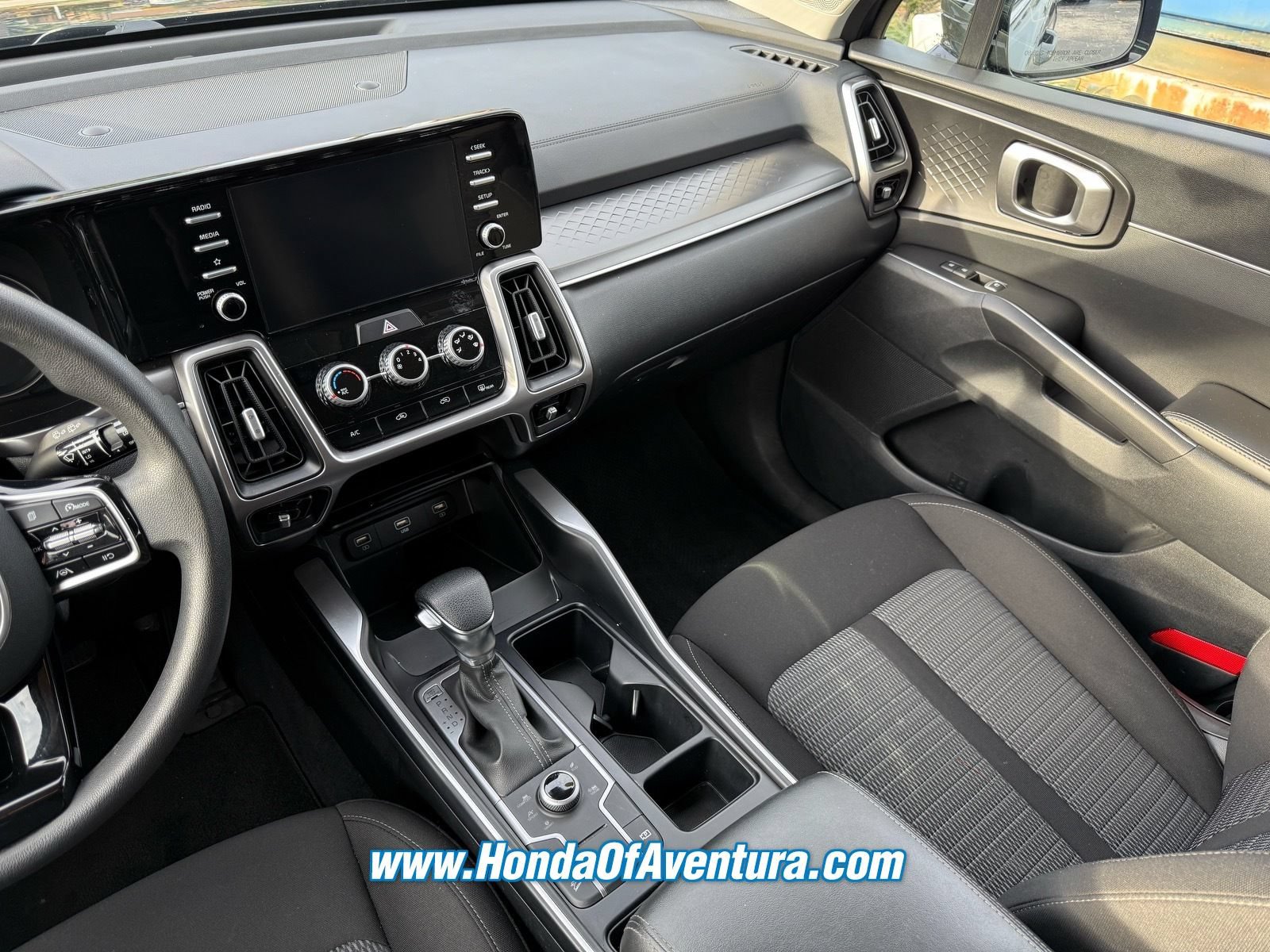 Used 2022 Kia Sorento LX AWD/4WD image 26