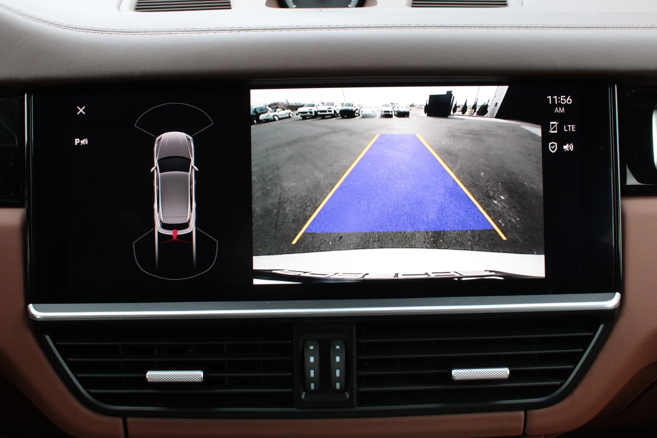 Certified 2023 Porsche Cayenne Platinum Edition image 18