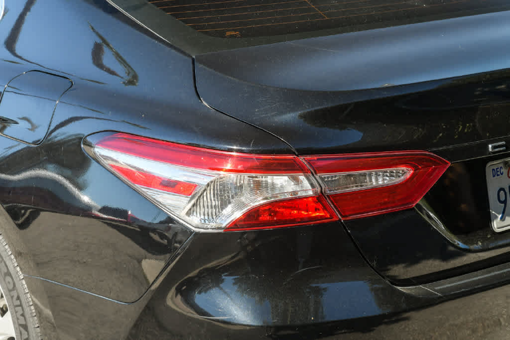 Used 2019 Toyota Camry LE FWD image 6