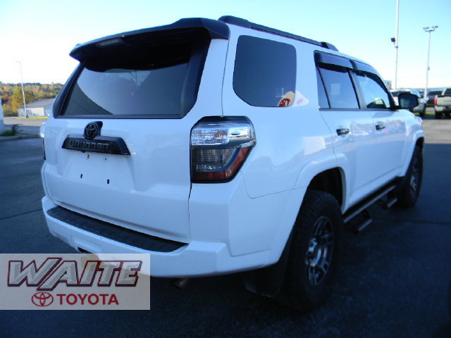 Used 2020 Toyota 4Runner Venture w/ Moonroof Package AWD/4WD image 2