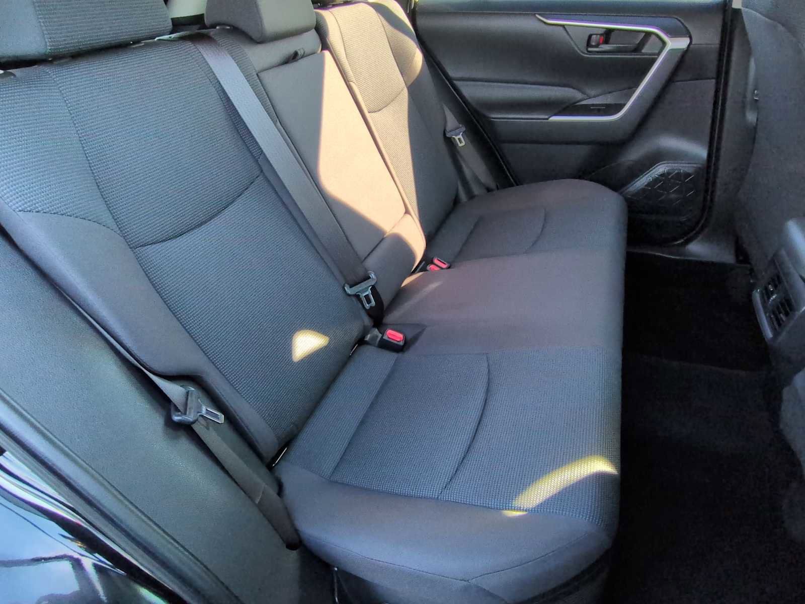 Used 2021 Toyota RAV4 LE image 20