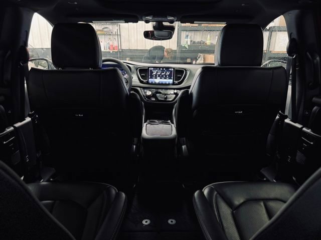 Used 2025 Chrysler Pacifica Limited FWD image 27