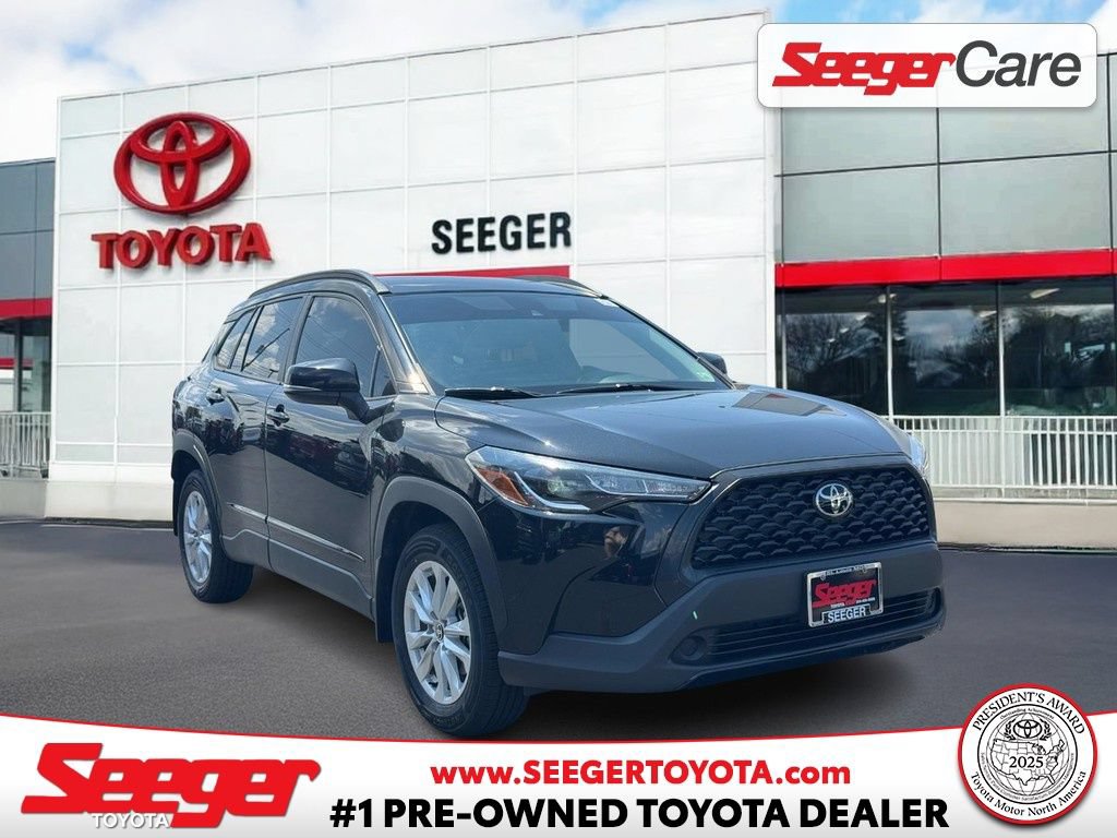 Used 2022 Toyota Corolla Cross LE w/ Moonroof Package AWD/4WD video 1