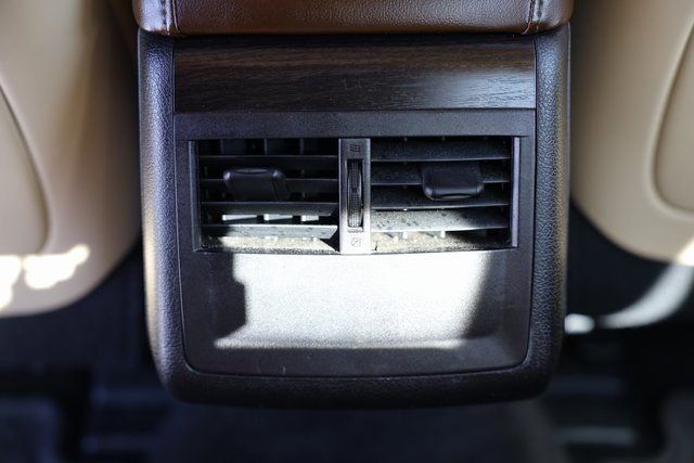 Used 2016 Toyota Avalon Limited image 39