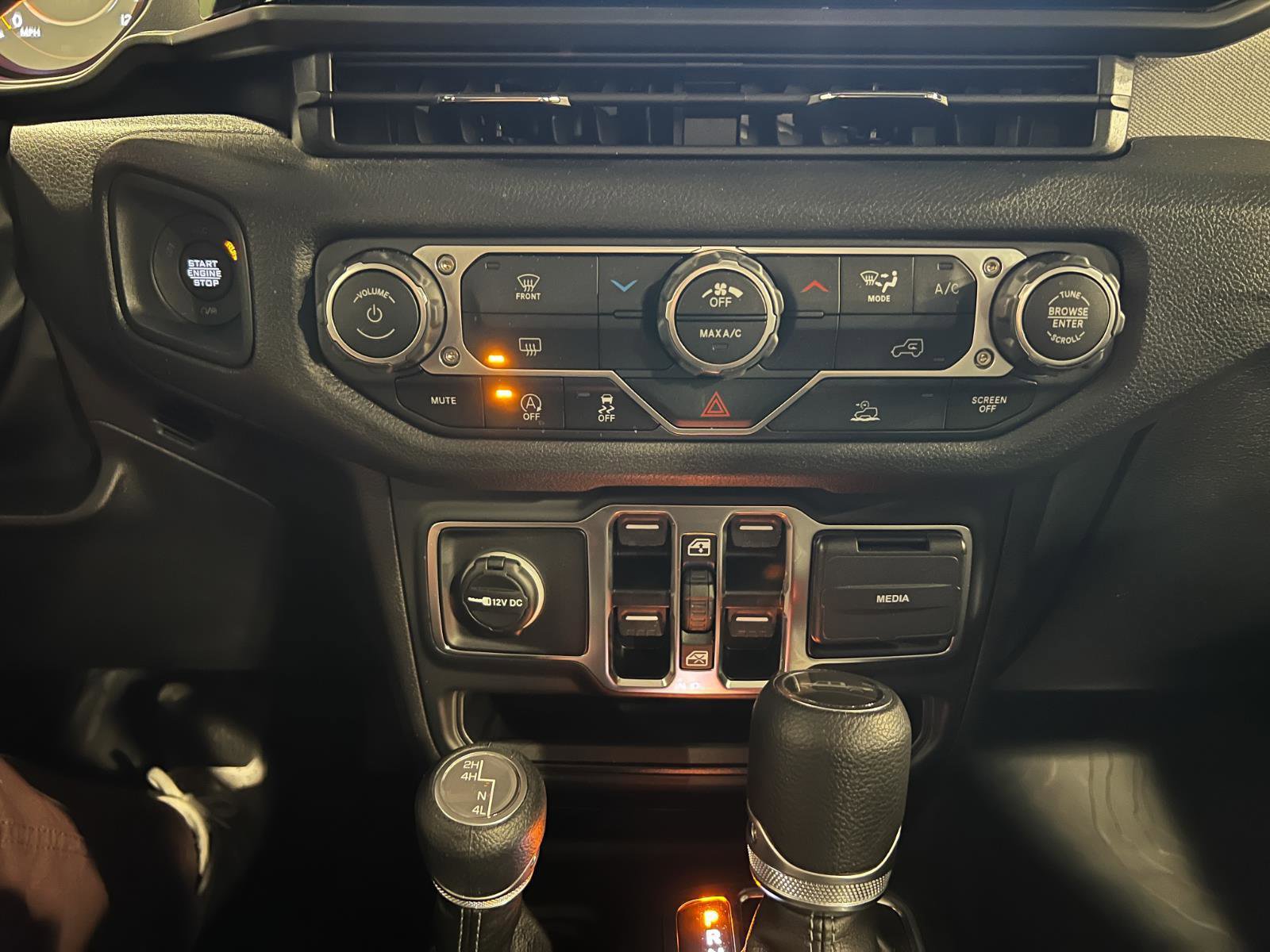 Used 2025 Jeep Gladiator Sport image 19