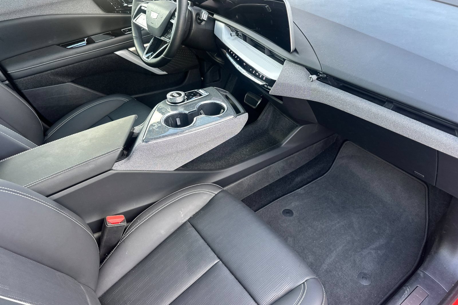 Certified 2025 Cadillac Optiq Sport 2 AWD/4WD image 19