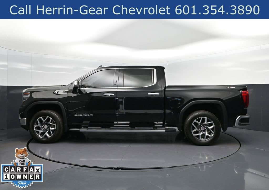 Used 2023 GMC Sierra 1500 SLT w/ SLT Premium Package AWD/4WD image 4