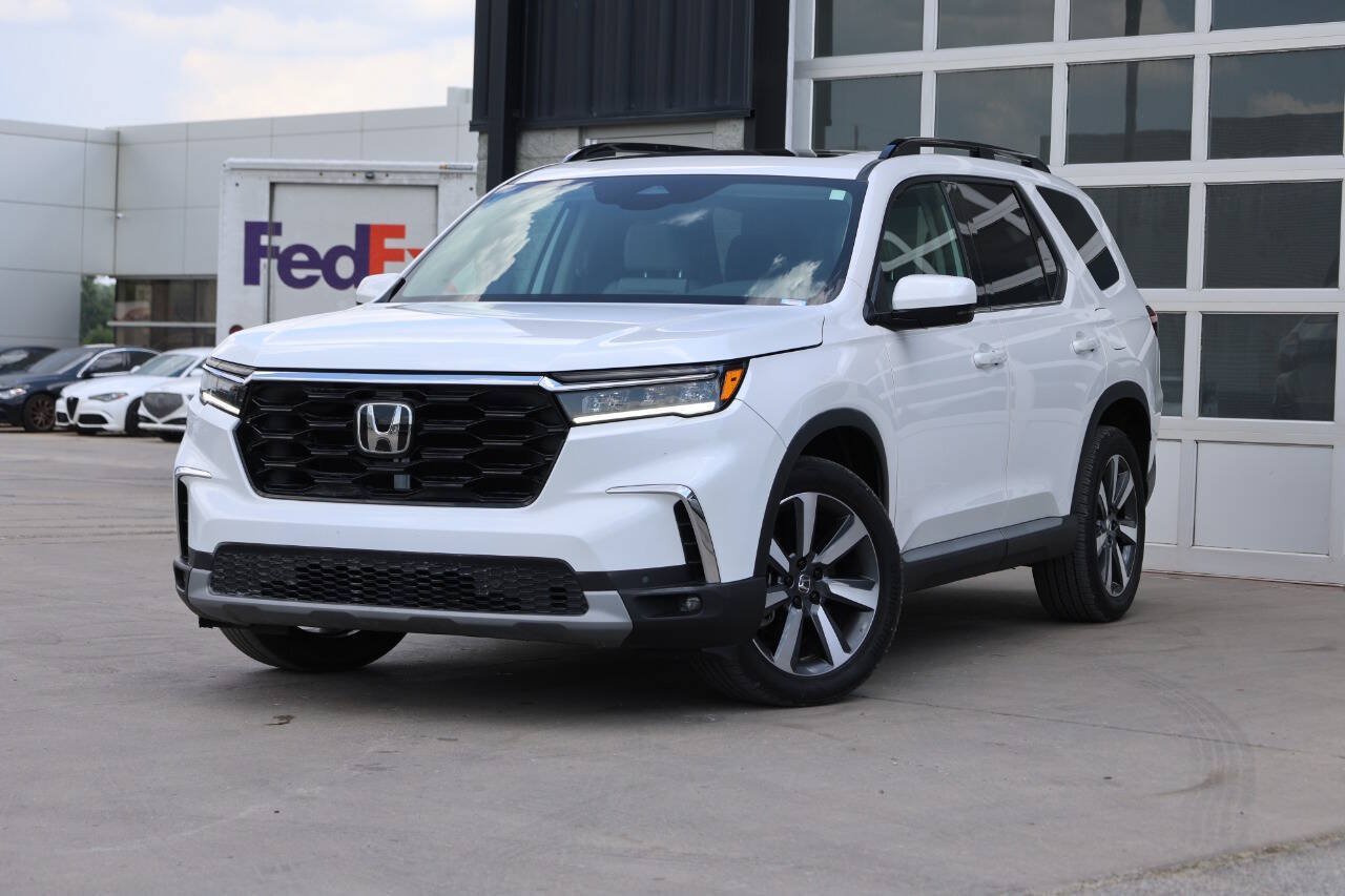 Used 2025 Honda Pilot Touring image 3