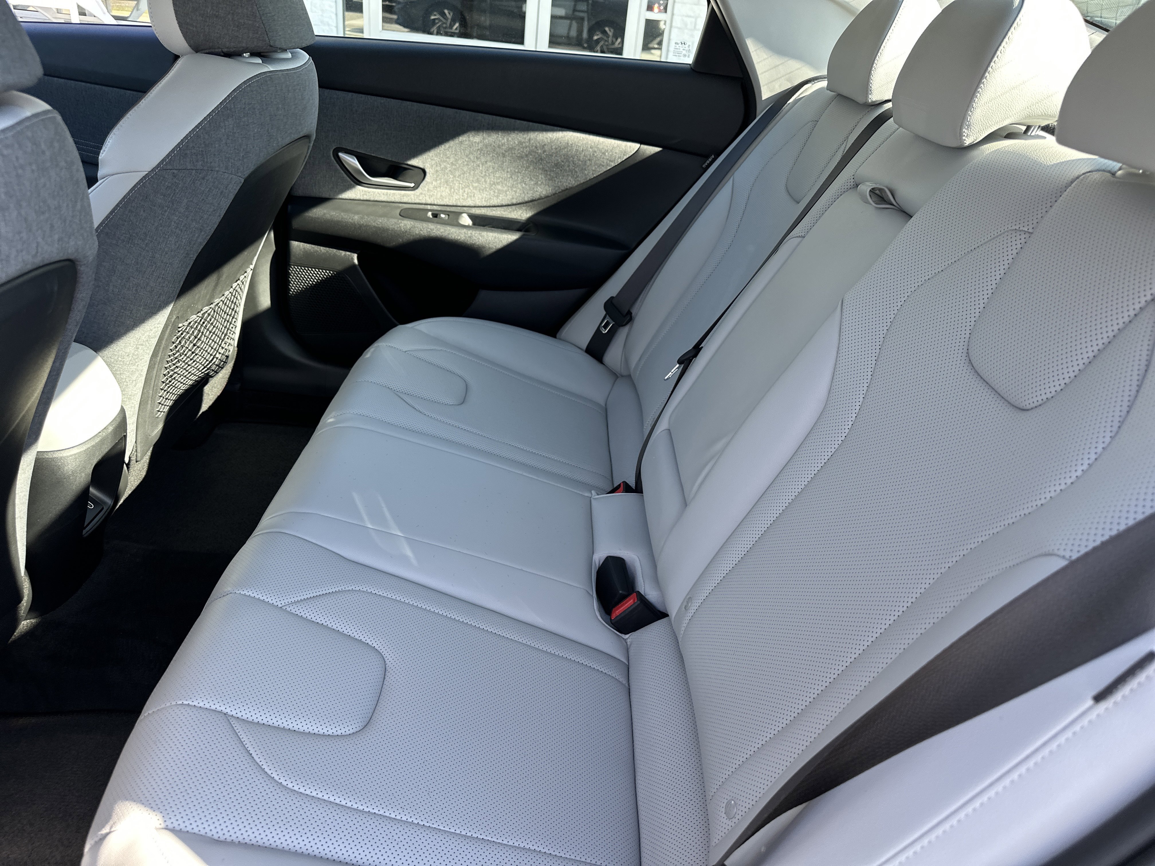 Used 2025 Hyundai Elantra Limited w/ Cargo Package FWD image 12