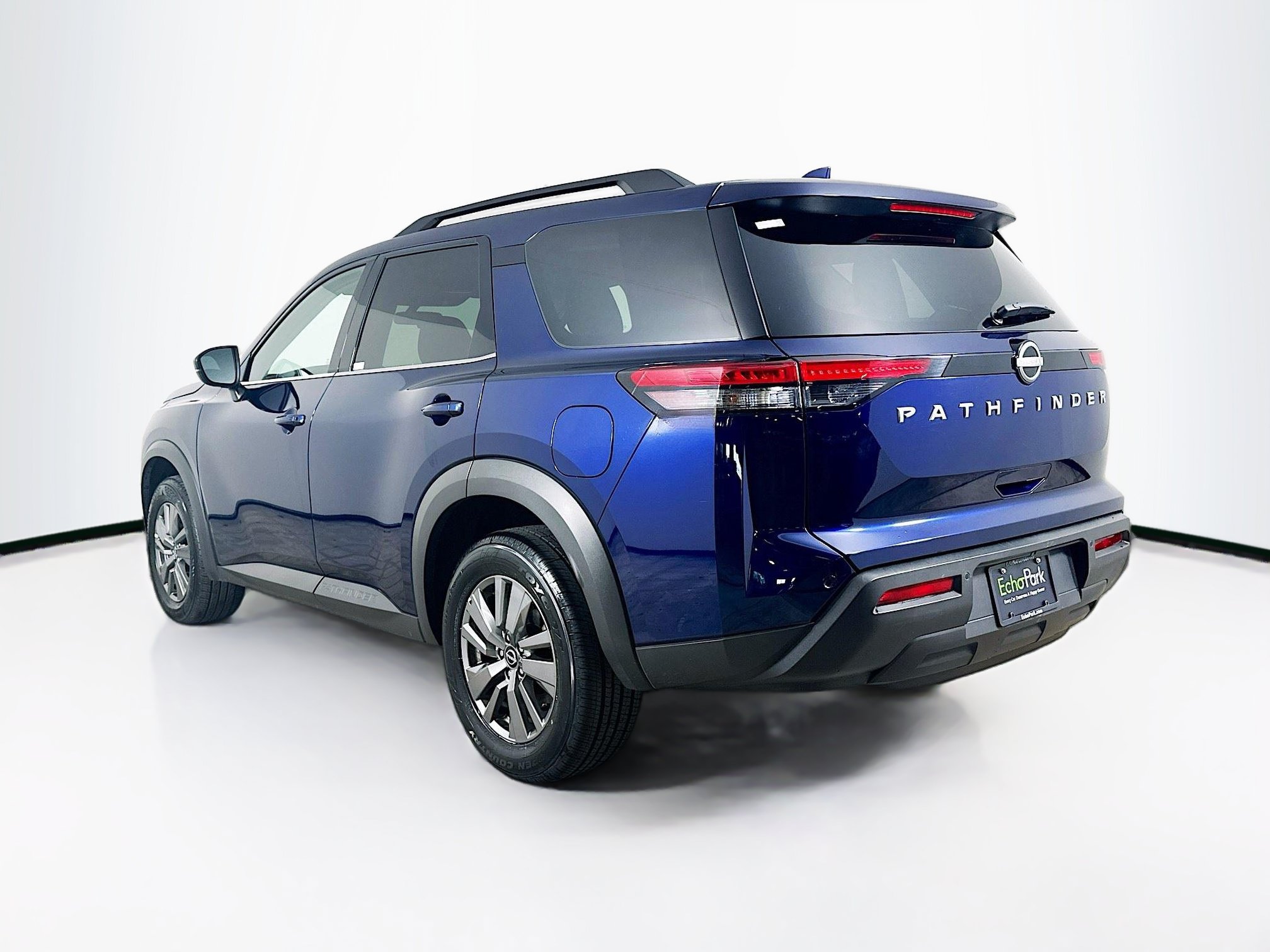 Used 2025 Nissan Pathfinder SV FWD image 5