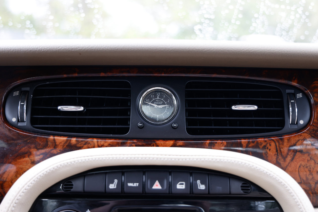 Used 2004 Jaguar XJ8 image 34