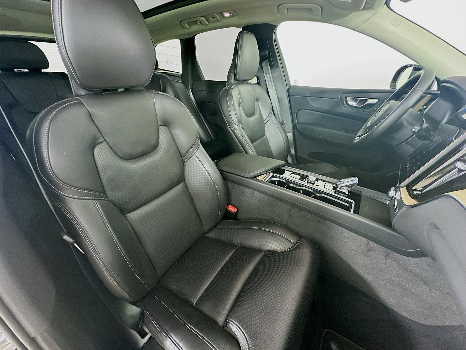 New 2026 Volvo XC60 B5 Ultra w/ Protection Package Premier AWD/4WD image 48