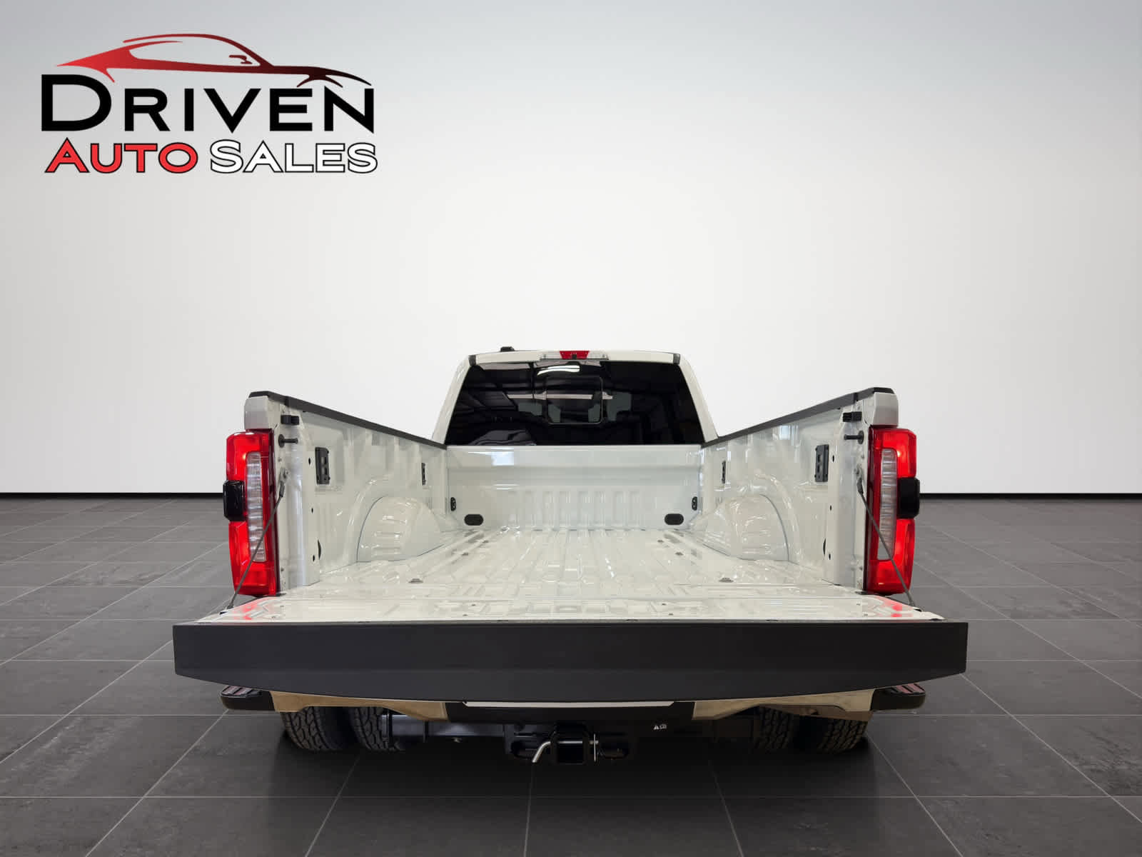 Used 2024 Ford F350 Lariat w/ FX4 Off-Road Package image 9