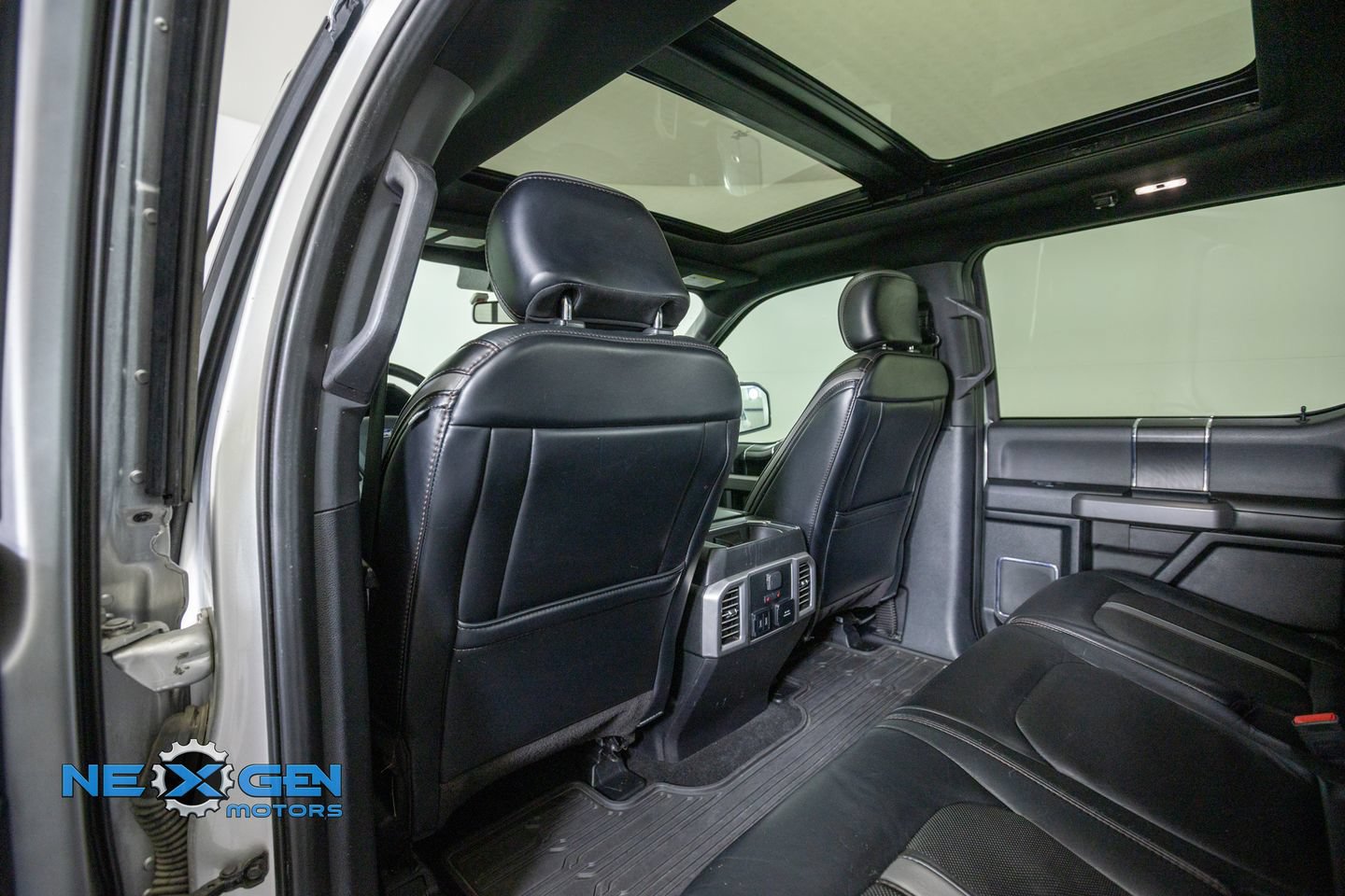 Used 2019 Ford F150 Platinum w/ Equipment Group 701A Luxury AWD/4WD image 30
