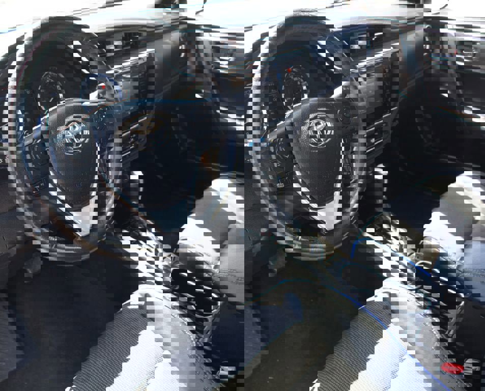 Used 2018 Toyota Corolla SE FWD image 11