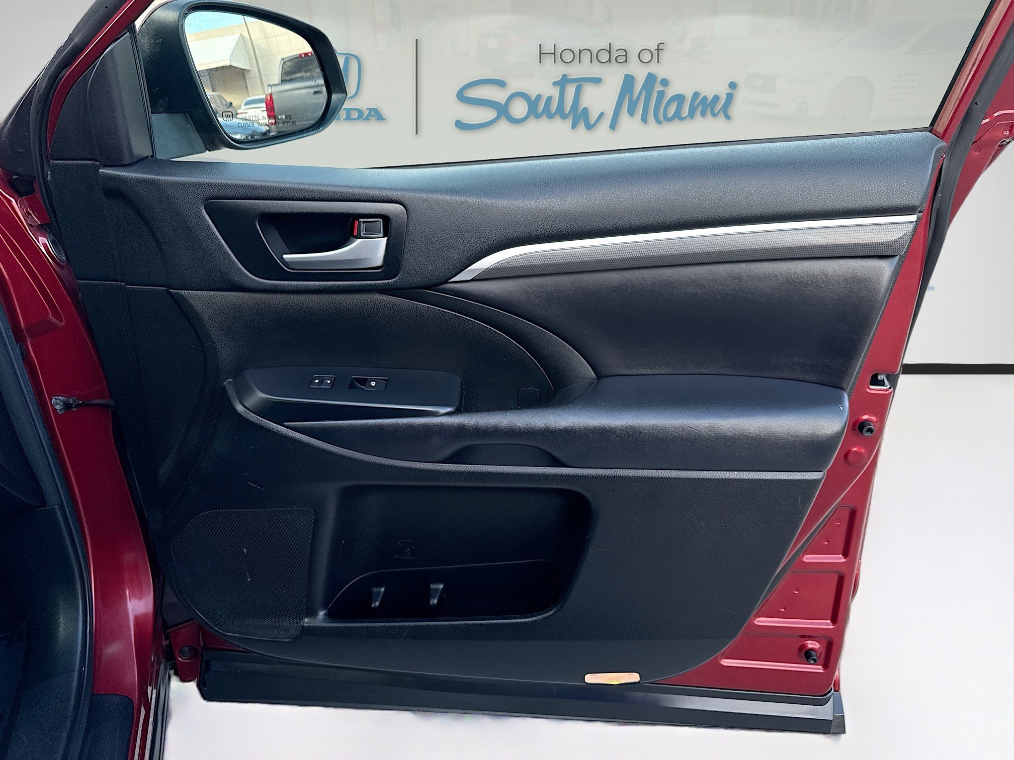 Used 2018 Toyota Highlander SE image 36